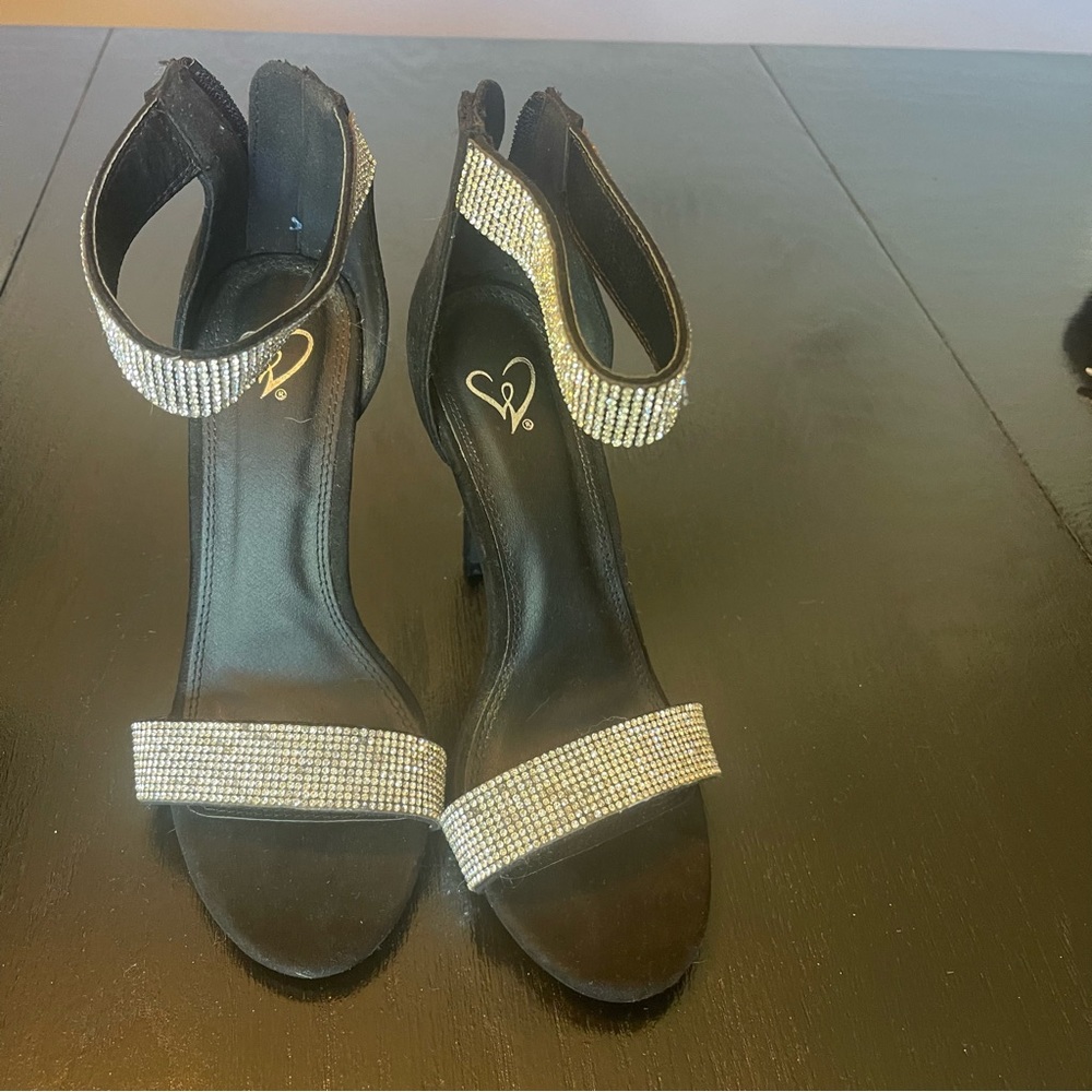 Windsor Size 5.5 Black and Silver Sparkly Three Inch Heel